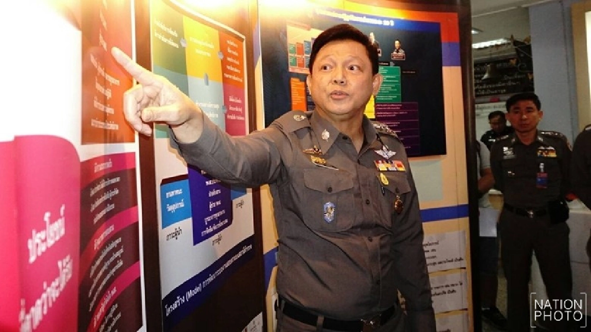พงศพัศจี้ สน.บางเขน ปฏิรูปตำรวจ พงศพัศจี้ สน.บางเขน ปฏิรูปตำรวจ