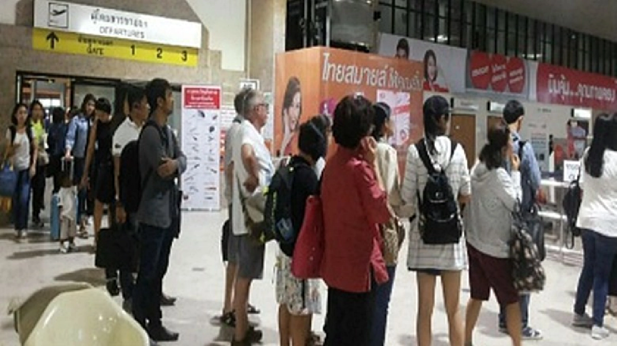 “ไทยสมายล์”ชำรุดมีกลิ่นน้ำมันผู้โดยสารนับร้อยตกค้าง