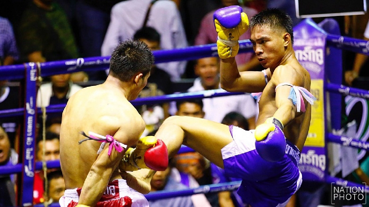 "เพชรมรกต"ประเคนแข้งชนะ"นวพล"ศึกมวยคมชัดลึก
