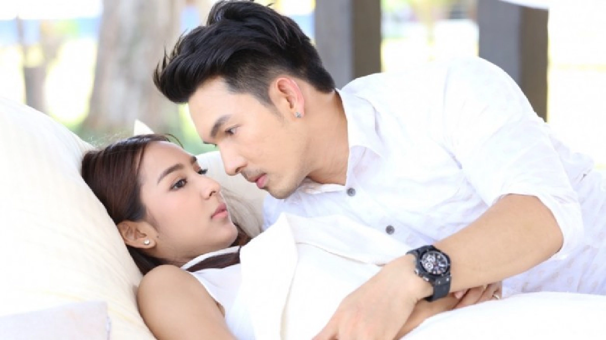 “อั้ม” สบตา “ชิปปี้” ไม่แคร์สื่อ “อั้ม” สบตา “ชิปปี้” ไม่แคร์สื่อ
