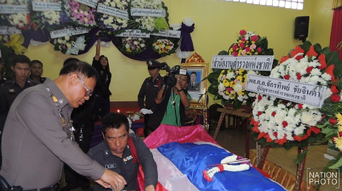 ปูนบำเหน็จด.ต.ถูกคนร้ายยิงดับขณะล่อซื้อยาบ้า ปูนบำเหน็จด.ต.ถูกคนร้ายยิงดับขณะล่อซื้อยาบ้า