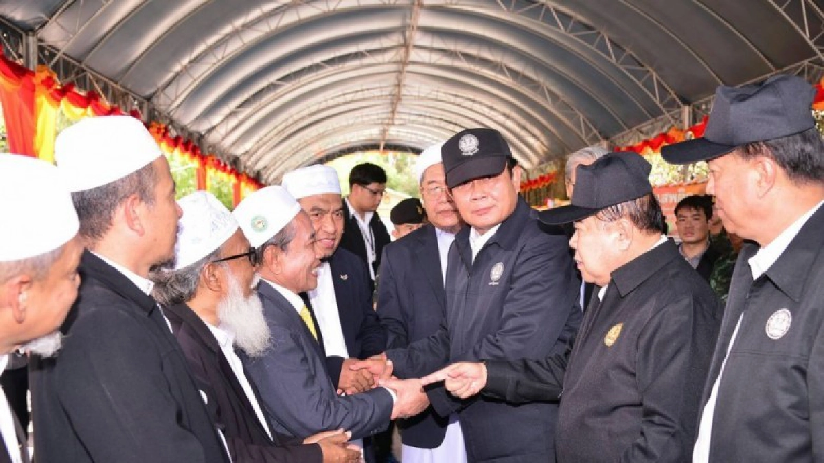 นายกฯลงพื้นที่นราธิวาส ลั่น ทำตามสัญญาให้พื้นที่มีความเจริญ นายกฯลงพื้นที่นราธิวาส ลั่น ทำตามสัญญาให้พื้นที่มีความเจริญ