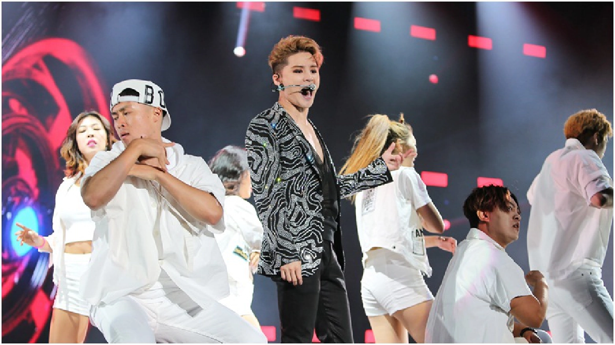 “เซีย จุนซู” ระเบิดความมันส์ ในคอนเสิร์ตก่อนเข้ากรม