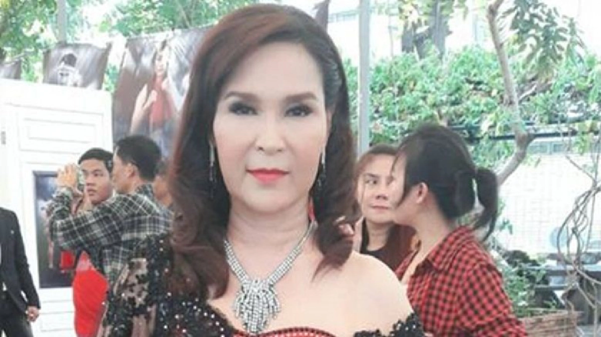 ฮือฮา! ‘ศิริพร’ วางไมค์โชว์ ‘ทำนา’ (ชมคลิป) ฮือฮา! ‘ศิริพร’ วางไมค์โชว์ ‘ทำนา’ (ชมคลิป)