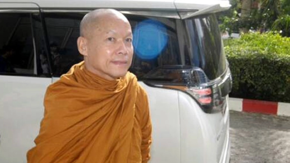 "พุทธอิสระ" รายงานตัวสั่งคดีร่วมกบฎ กปปส. "พุทธอิสระ" รายงานตัวสั่งคดีร่วมกบฎ กปปส.