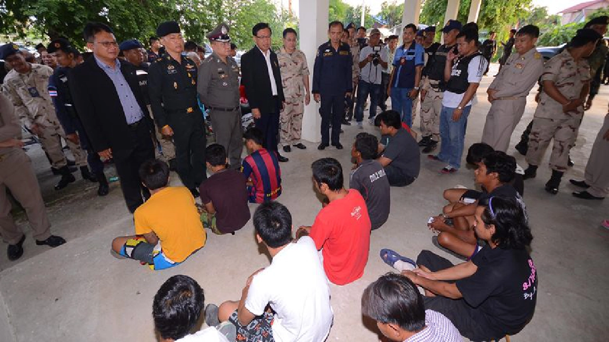 ผู้ว่าฯกรุงเก่านำกำลังกว่า500คนลุยค้นยาบ้า6อำเภอ ผู้ว่าฯกรุงเก่านำกำลังกว่า500คนลุยค้นยาบ้า6อำเภอ