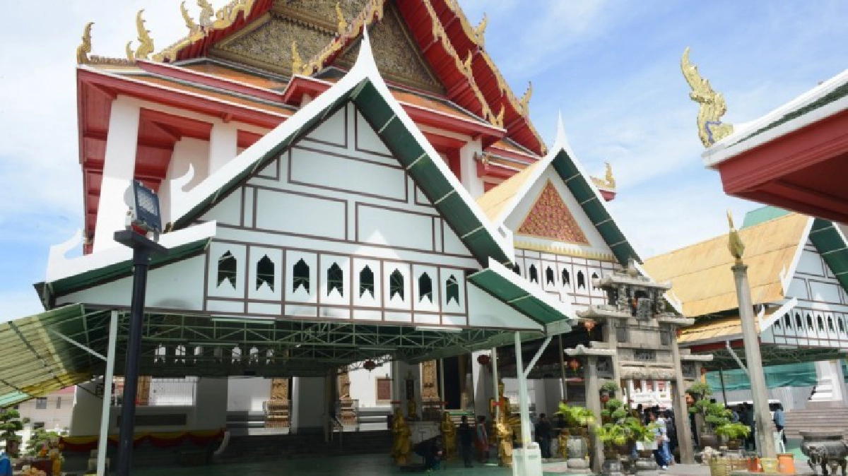 กรมศิลป์รื้อถอนศาลาหน้าพระวิหารหลวงพ่อโต วัดกัลยาณมิตรฯ