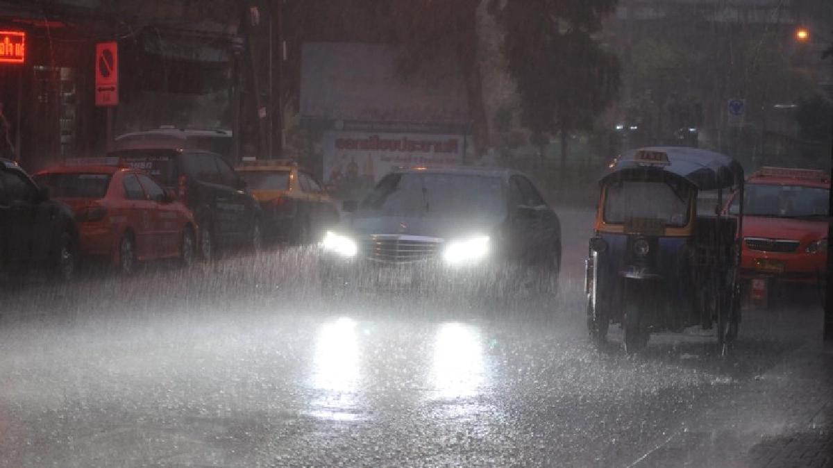 คนกรุงรับมือฝนตกหนักถึงอาทิตย์หน้า คนกรุงรับมือฝนตกหนักถึงอาทิตย์หน้า
