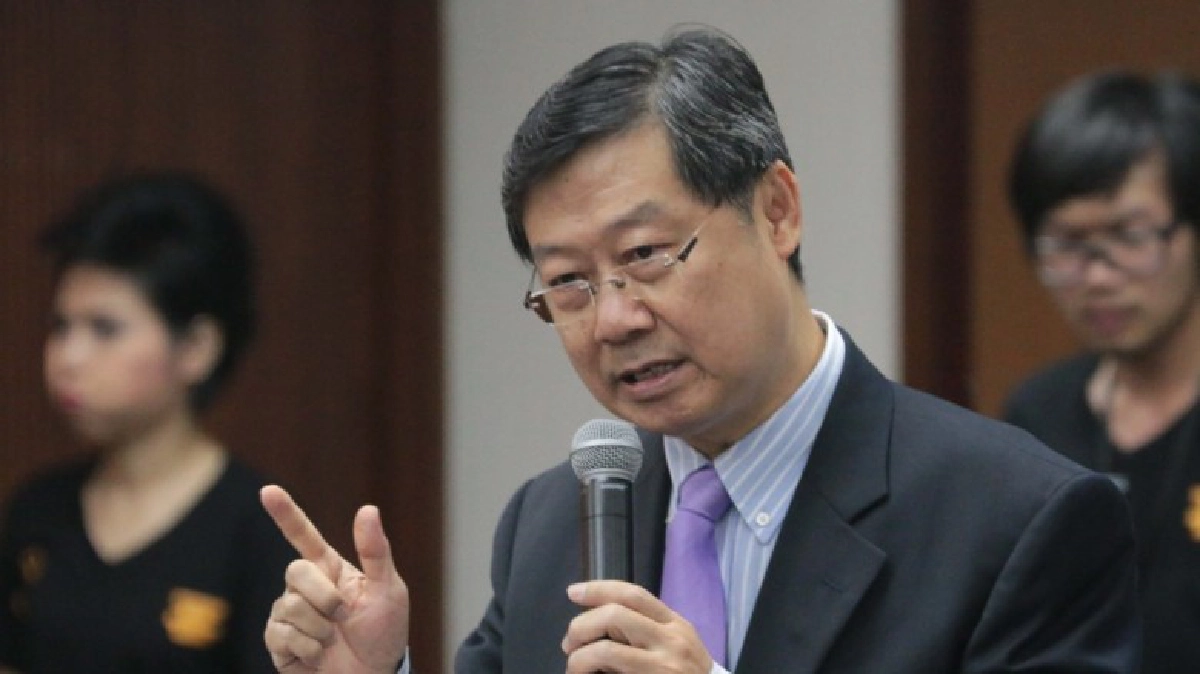 "สุรชัย"เมินพรรคการเมืองไม่รับรธน. 