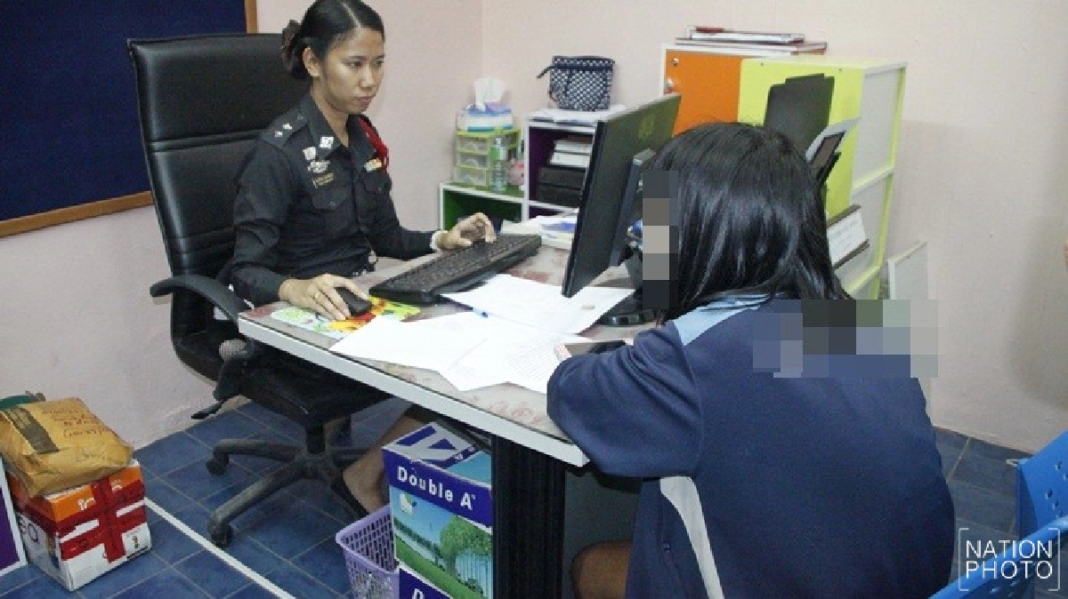 ทำทีเป็นคนดีช่วยเด็กหญิง14ปีรถเสียฉุดหวังข่มขืน ทำทีเป็นคนดีช่วยเด็กหญิง14ปีรถเสียฉุดหวังข่มขืน