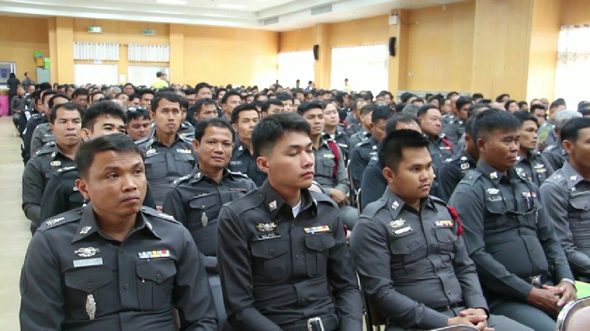 กกต.ประชุม'ตร.อ่างทอง'คุมหน่วยประชามติ กกต.ประชุม'ตร.อ่างทอง'คุมหน่วยประชามติ