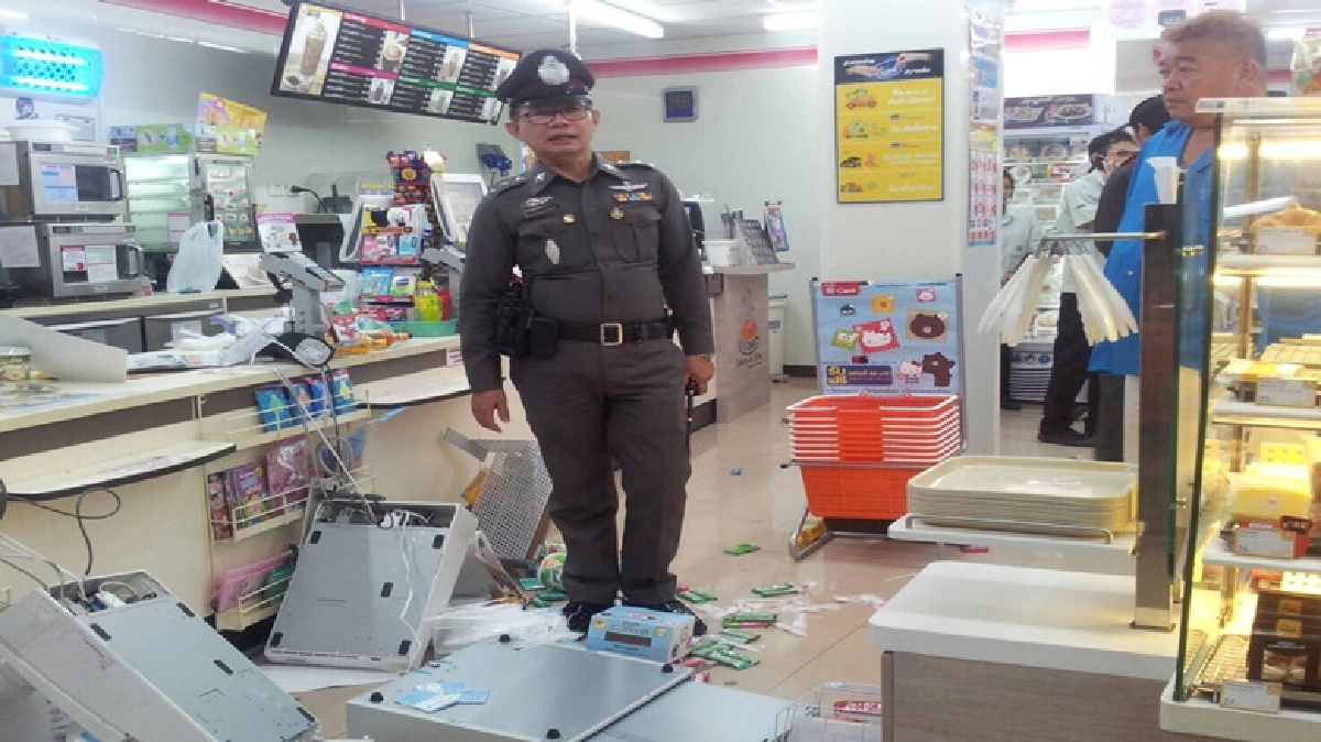 หนุ่มโปแลนด์เมาจี้เซเว่น ถูกรวบทันควัน หนุ่มโปแลนด์เมาจี้เซเว่น ถูกรวบทันควัน