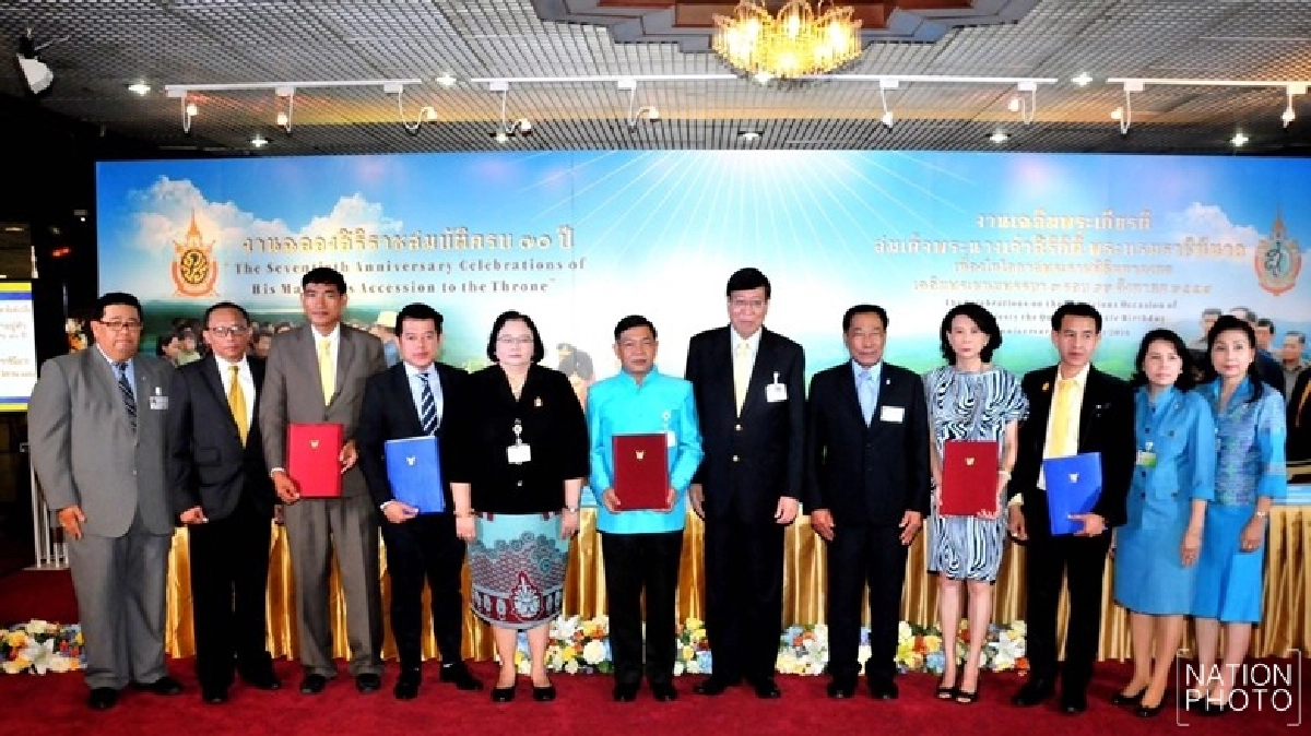 เฉลิมพระเกียรติฯ"ในหลวง-ราชินี" เฉลิมพระเกียรติฯ"ในหลวง-ราชินี"