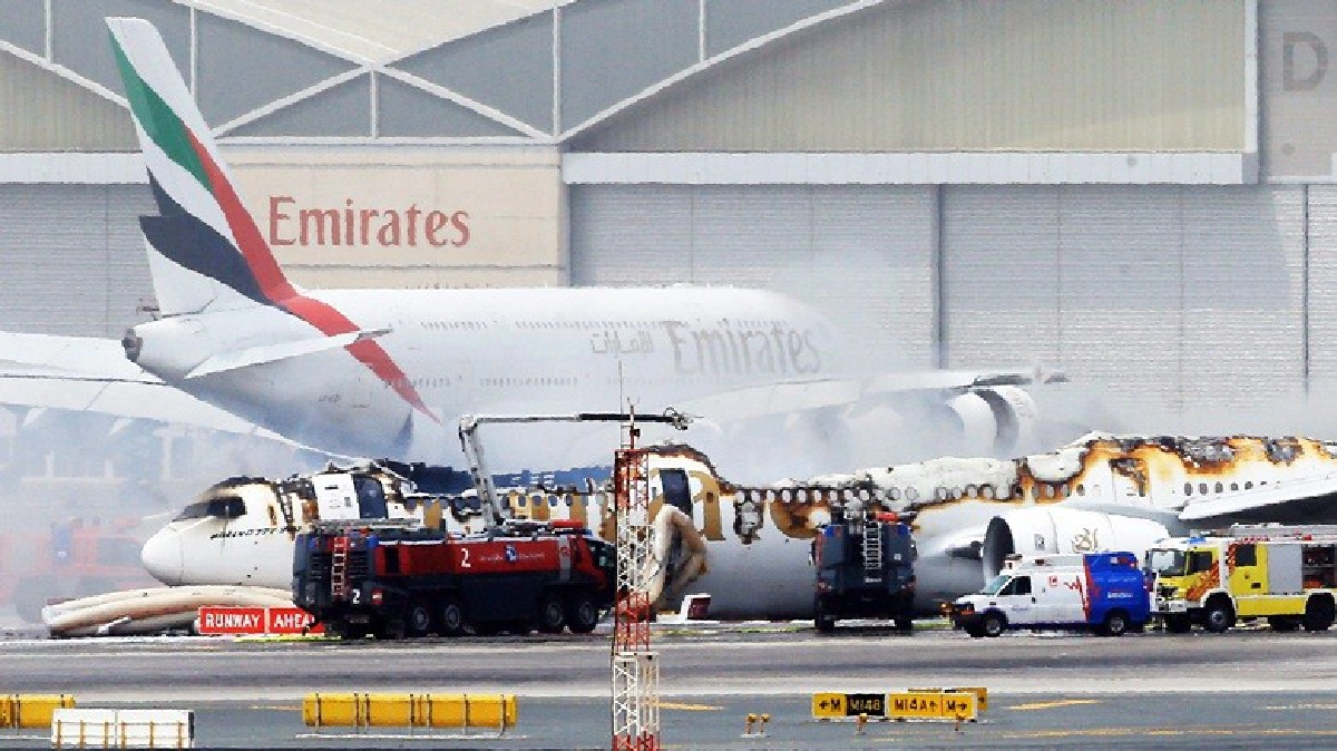 โบอิ้ง 777 เอมิเรตส์กระแทกรันเวย์ดูไบ โบอิ้ง 777 เอมิเรตส์กระแทกรันเวย์ดูไบ