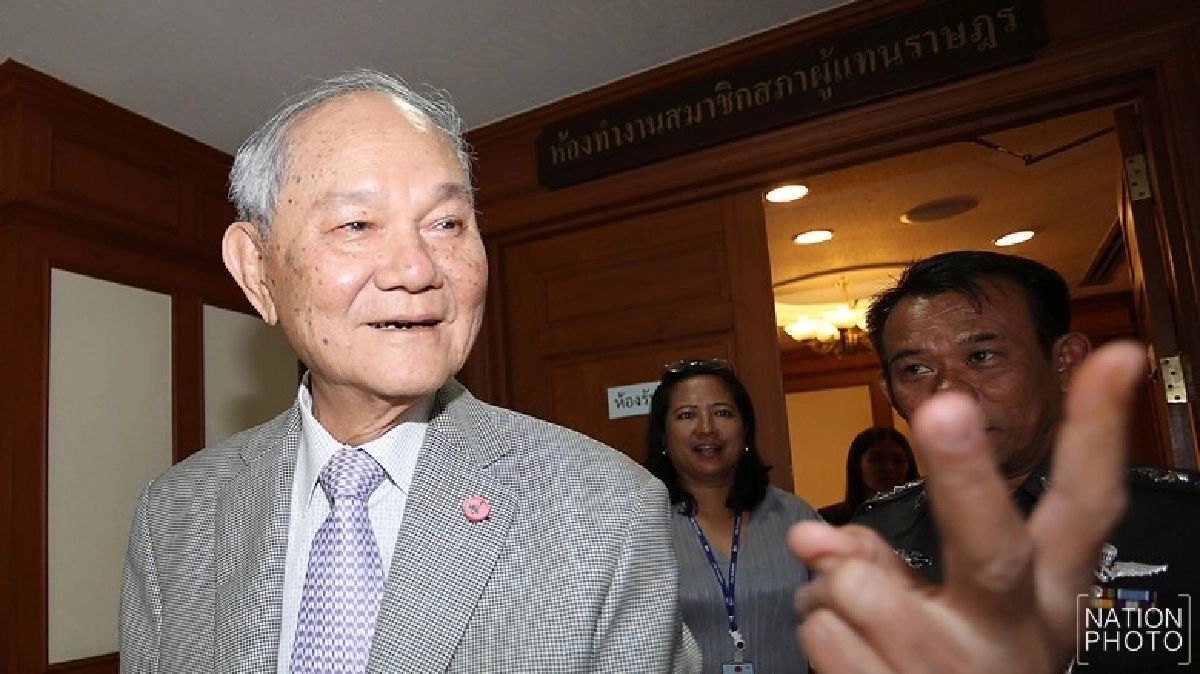 “มีชัย”ยิ้มรับหลัง"บิ๊กตู่"ประกาศรับร่างรธน.