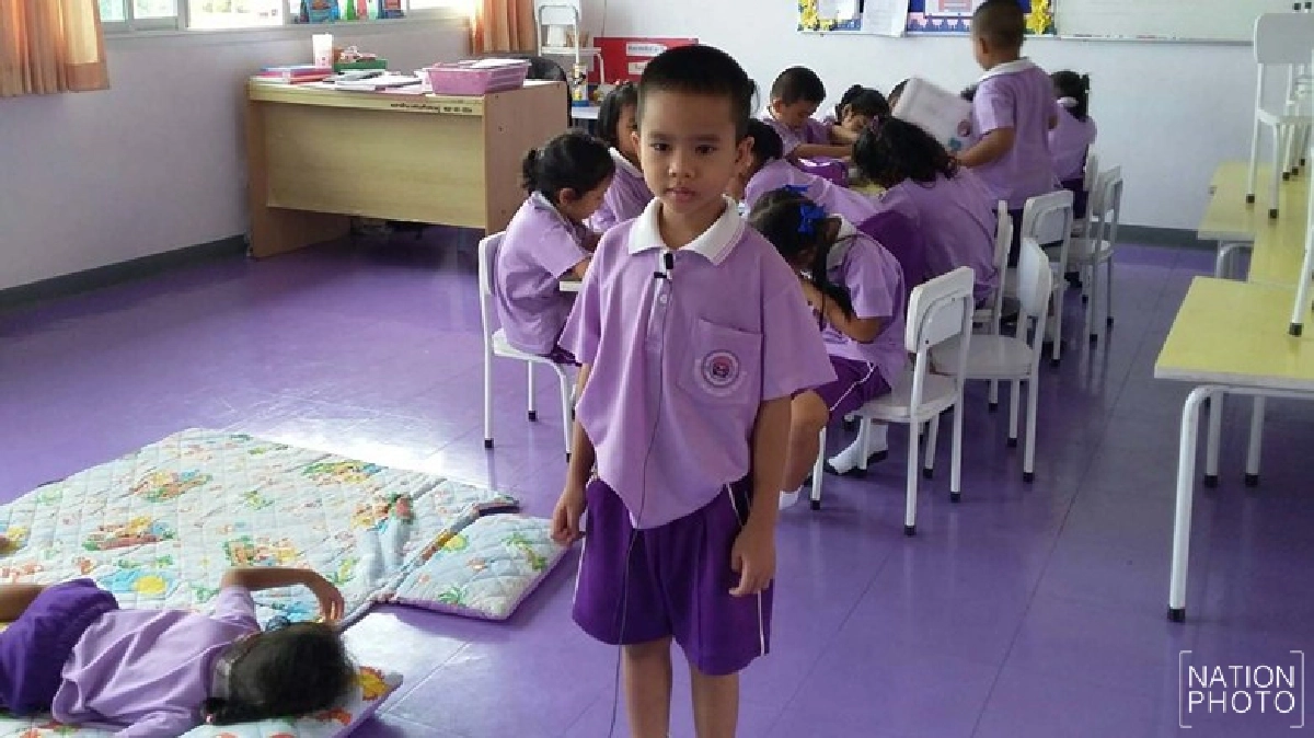คลิปน่ารัก! สุภาพบุรุษ 5 ขวบต่อว่าแม่ค้า ปกป้องเด็กหญิง