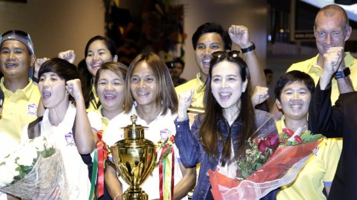 แข้งสาวยันแฟร์ จุดโทษยังไม่เข้า “แป้ง”สั่งลุยต่อบุกลุงแซม แข้งสาวยันแฟร์ จุดโทษยังไม่เข้า “แป้ง”สั่งลุยต่อบุกลุงแซม