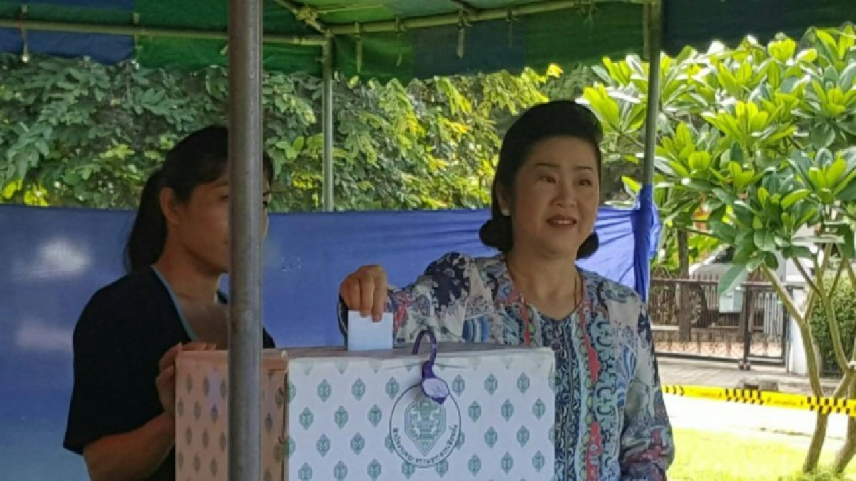 "เจ๊แดง"เดินทางใช้สิทธิที่เชียงใหม่แล้ว