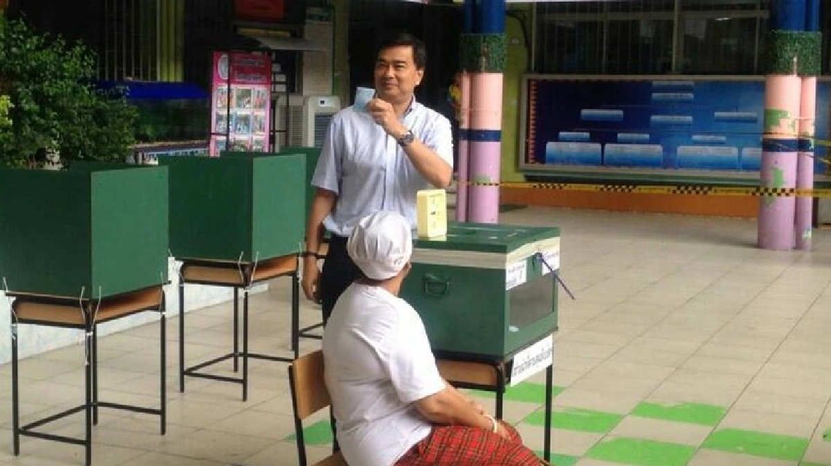 “มาร์ค” ชวน ปชช. ใช้สิทธิกำหนดอนาคตประเทศ