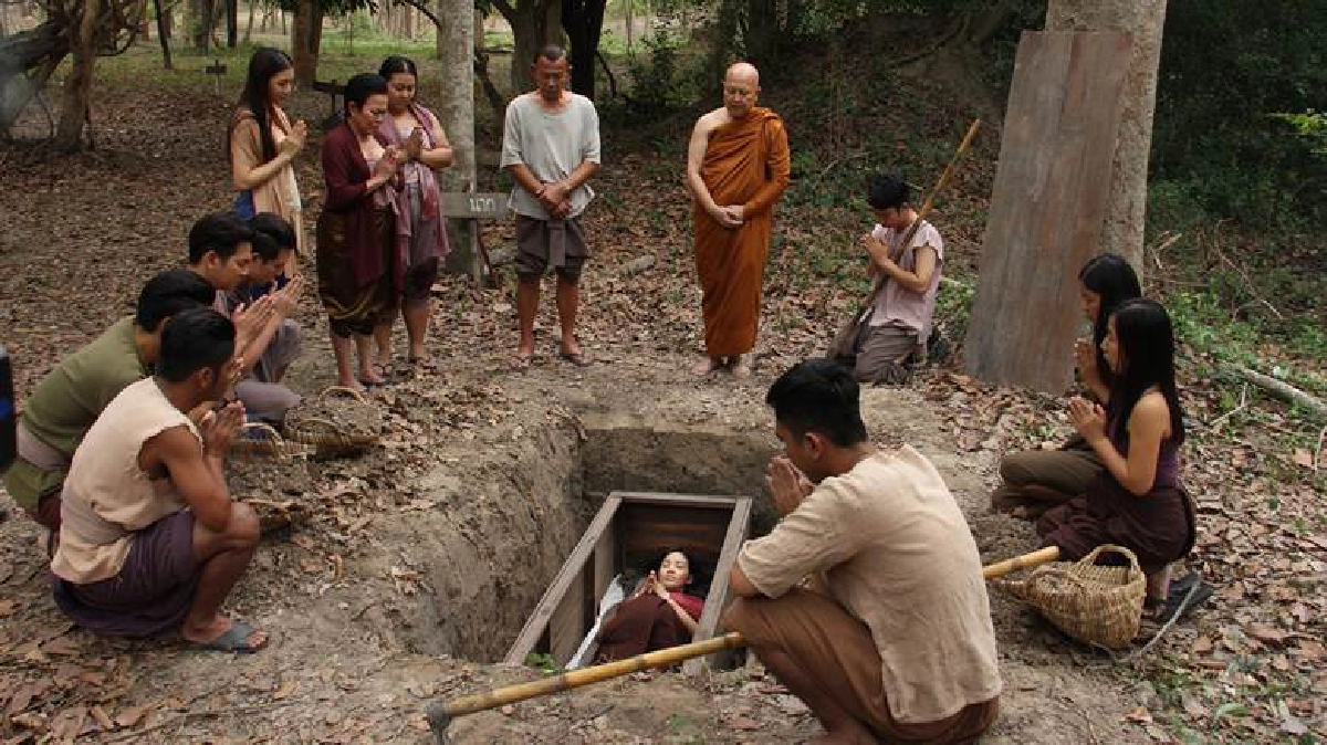 “ใบเตย”ผวานอนโลงศพโดนฝังจริง “ใบเตย”ผวานอนโลงศพโดนฝังจริง