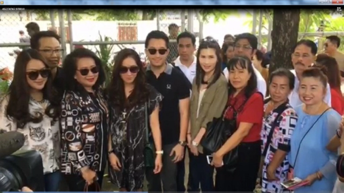  "คุณหญิงอ้อ -โอ๊ค -เอม -อิ๊ง" ใช้สิทธิลงประชามติ