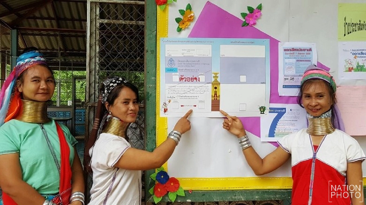 กะเหรี่ยงคอยาวใช้สิทธิลงประชามติ