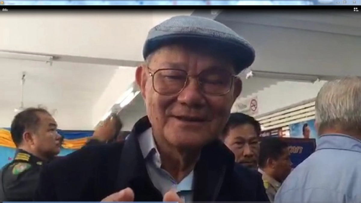 "มีชัย" ตามติดผลประชามติหน้าหน่วย (มีคลิป)