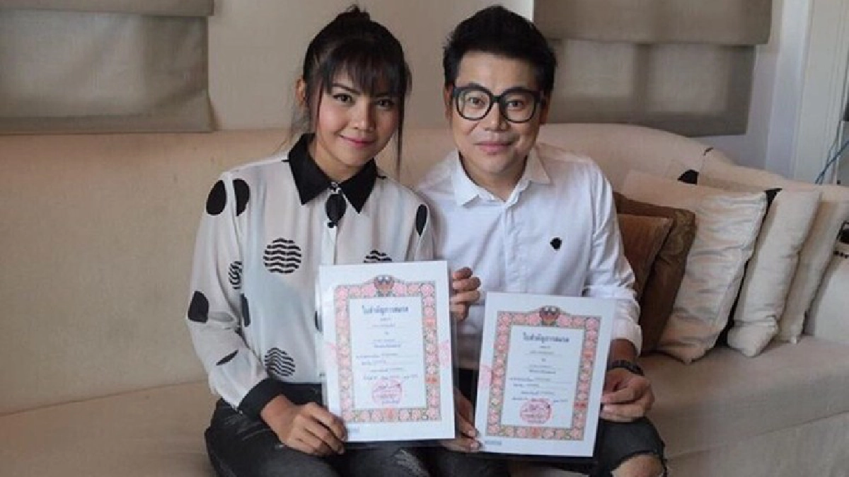 ผู้บริหาร'แกรมมี่'ตอบหลัง'ตั๊กแตน'เซอร์ไพรส์จดทะเบียน'เพชร' ผู้บริหาร'แกรมมี่'ตอบหลัง'ตั๊กแตน'เซอร์ไพรส์จดทะเบียน'เพชร'