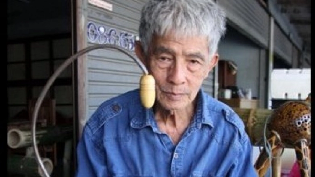 ทำ“เฟอร์ฯไม้”ขายเลี้ยงตัว ชีวิตต้องสู้“จำรัส สุภามูล” ทำ“เฟอร์ฯไม้”ขายเลี้ยงตัว ชีวิตต้องสู้“จำรัส สุภามูล”