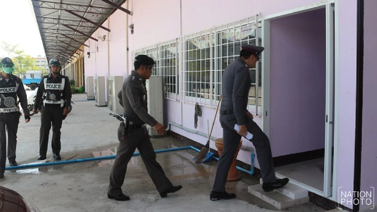ร้องบ่อนกลางตลาด ตร.บุกตรวจพบห้องโล่ง ร้องบ่อนกลางตลาด ตร.บุกตรวจพบห้องโล่ง