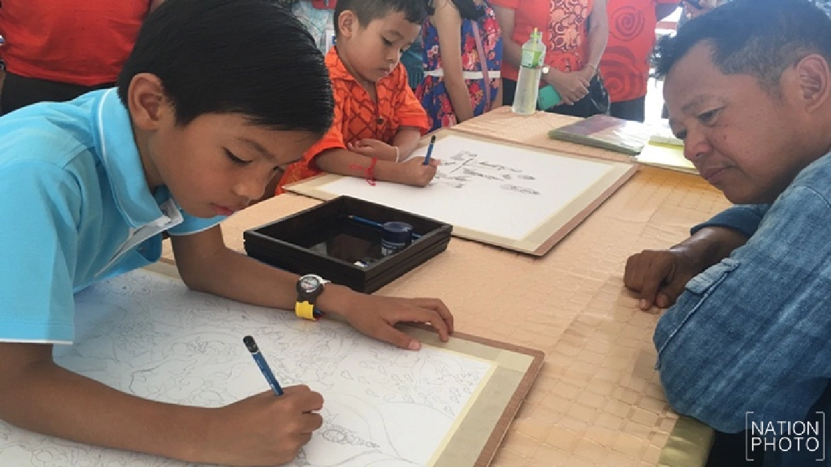 ‘2จิตรกรจิ๋ว’น้องไอซ์-อามานี่วาดภาพโชว์อ.เฉลิมชัย ‘2จิตรกรจิ๋ว’น้องไอซ์-อามานี่วาดภาพโชว์อ.เฉลิมชัย