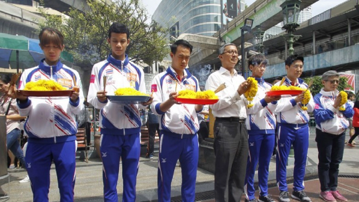 จับ 3 จอมเตะนั่งสมาธิ คลายกดดันก่อนนอน จับ 3 จอมเตะนั่งสมาธิ คลายกดดันก่อนนอน