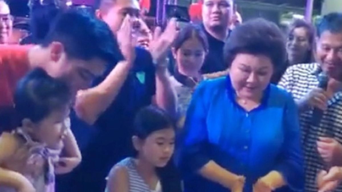 "เฉลิม"อวยพรวันเกิดครบ 42 ปี"ลูกวัน" "เฉลิม"อวยพรวันเกิดครบ 42 ปี"ลูกวัน"