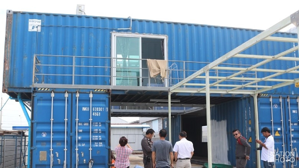 แม่บ้านโรงงานพลัดตกตู้คอนเทนเนอร์ดับ!