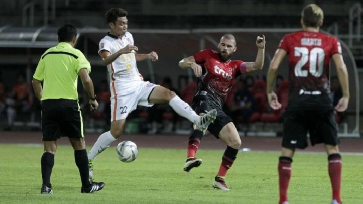 "อดิศักดิ์" ซัดชัย 1-0 พา "กิเลน" รั้งจ่าฝูงต่อ "อดิศักดิ์" ซัดชัย 1-0 พา "กิเลน" รั้งจ่าฝูงต่อ