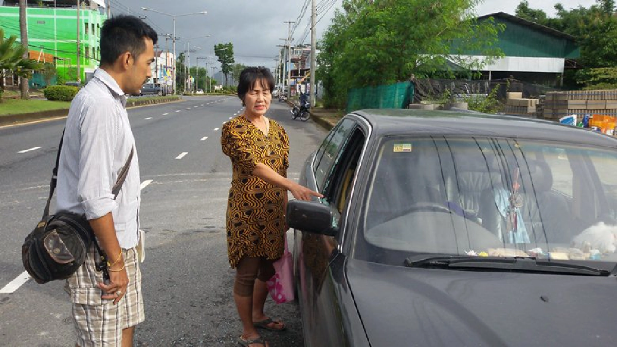 แค่นาทีเดียว!!ทุบกระจกรถบีเอ็มฉกทรัพย์
