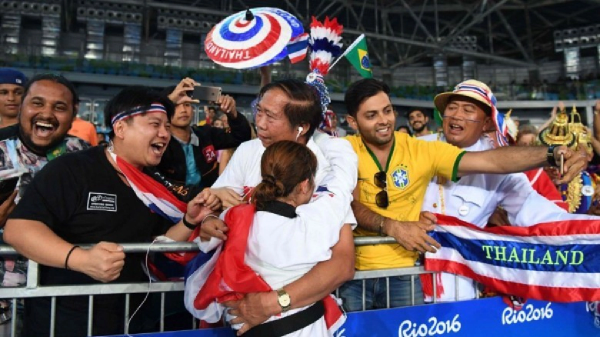 พาณิภัค มอบเหรียญทองแดงให้พ่อ พาณิภัค มอบเหรียญทองแดงให้พ่อ