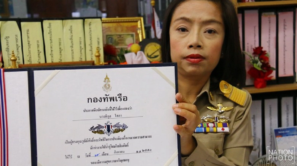 ปลัดสาวแจ้งจับเพจดังอ้างรูปมั่วติดปีกหน่วยรบ ปลัดสาวแจ้งจับเพจดังอ้างรูปมั่วติดปีกหน่วยรบ