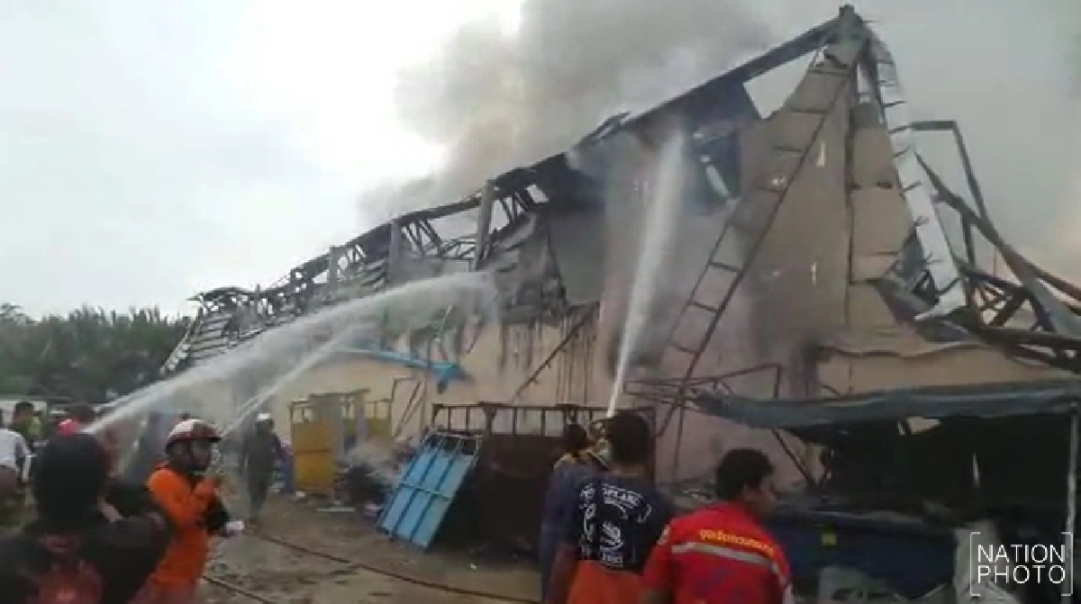 สูญ60ล้าน!ไฟไหม้โกดังเก็บผ้าพระสมุทรเจดีย์