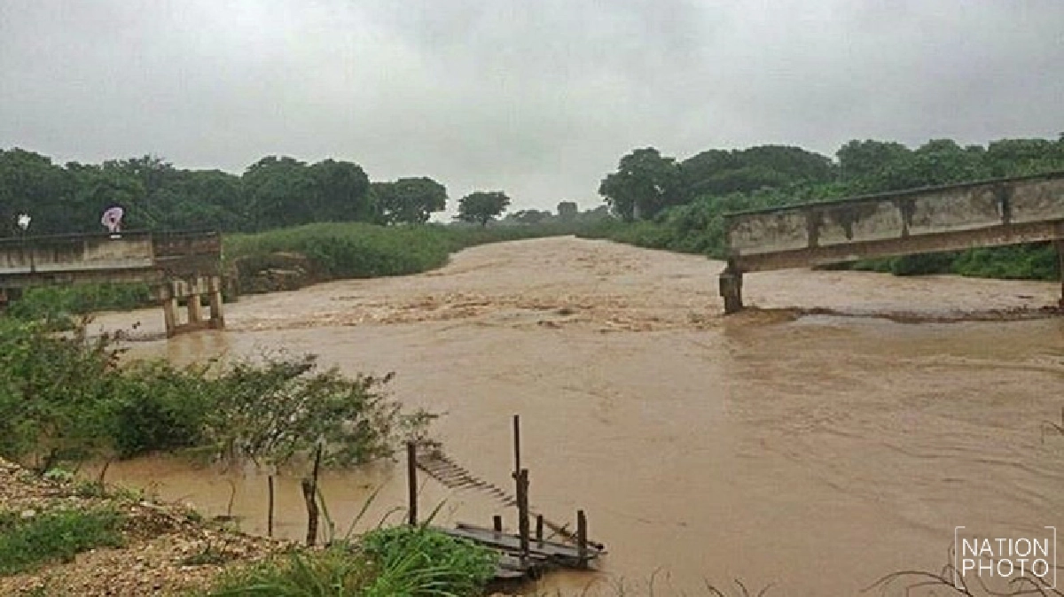 ฝนถล่ม! ลำปางน้ำป่าพัดสะพานขาด (ชมคลิป) ฝนถล่ม! ลำปางน้ำป่าพัดสะพานขาด (ชมคลิป)