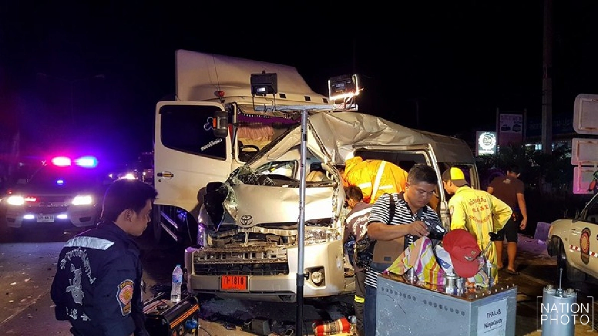 ชนกลางแยก4คันรวด เจ็บสาหัส4 ชนกลางแยก4คันรวด เจ็บสาหัส4