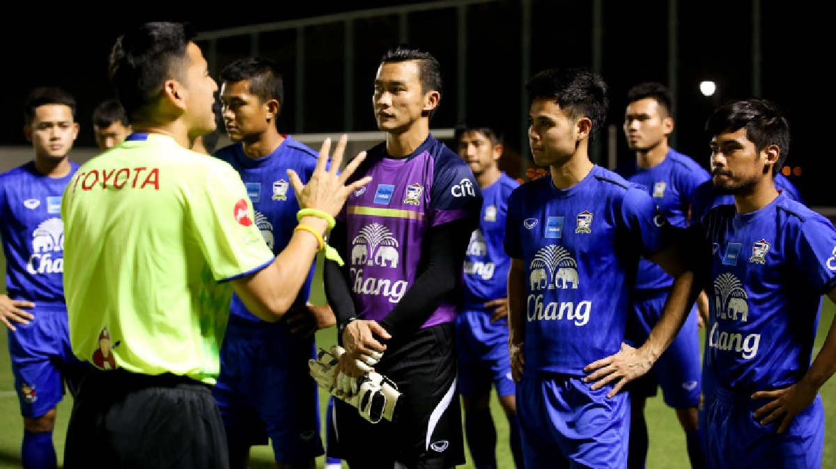 ไทยซ้อมครั้งแรกลองส่ง "ต้น" คู่ "โด" ทางขวา ไทยซ้อมครั้งแรกลองส่ง "ต้น" คู่ "โด" ทางขวา