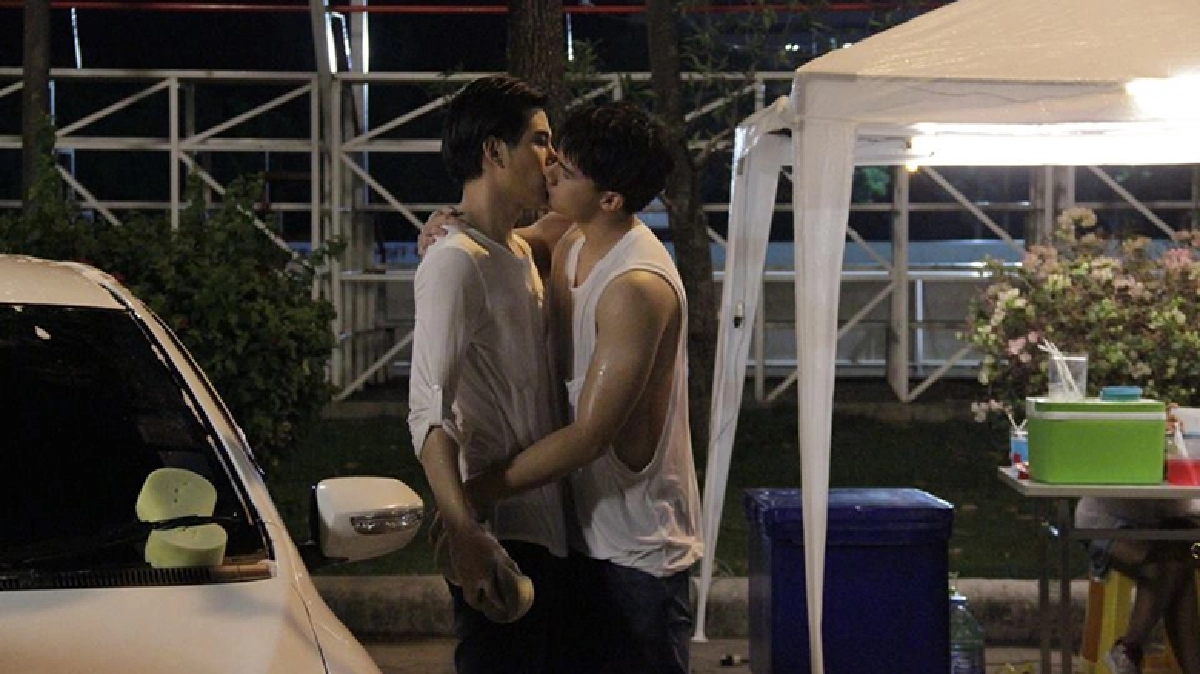 แฟนคลับฟินจิกหมอ ฉาก "กร" จูบ "น็อค” แฟนคลับฟินจิกหมอ ฉาก "กร" จูบ "น็อค”