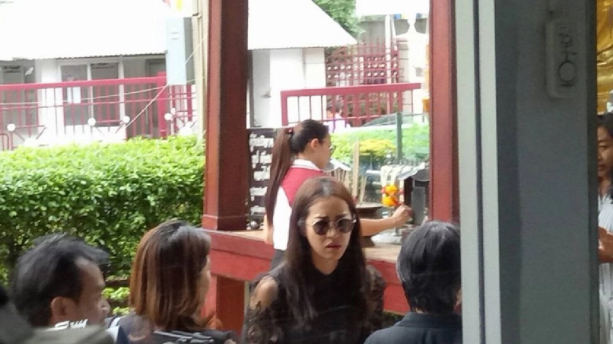 สุดเศร้า“วีเจจ๋า”รับศพน้องสาว เอาตุ๊กตาหมีมาให้ สุดเศร้า“วีเจจ๋า”รับศพน้องสาว เอาตุ๊กตาหมีมาให้