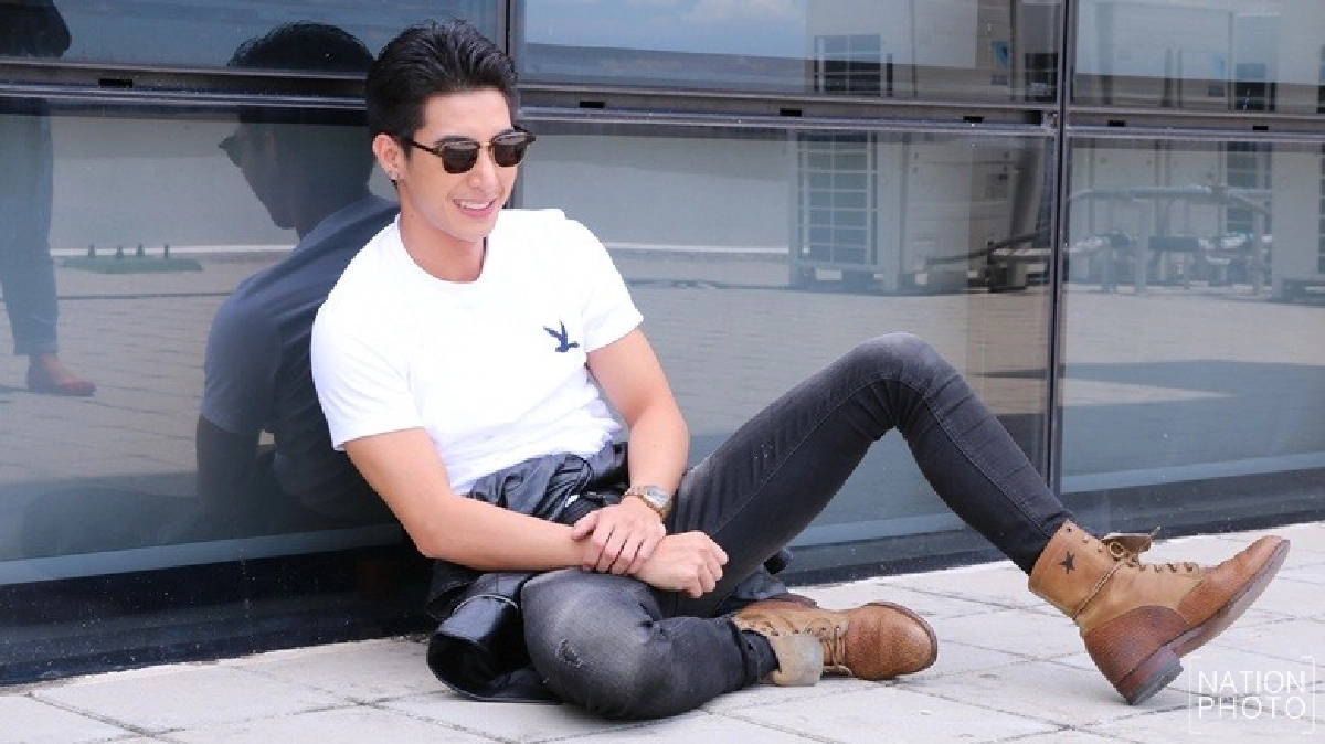 "โตโน่" จยย.ล้มระหว่างถ่ายหนัง ข้อมือขวาเคล็ด