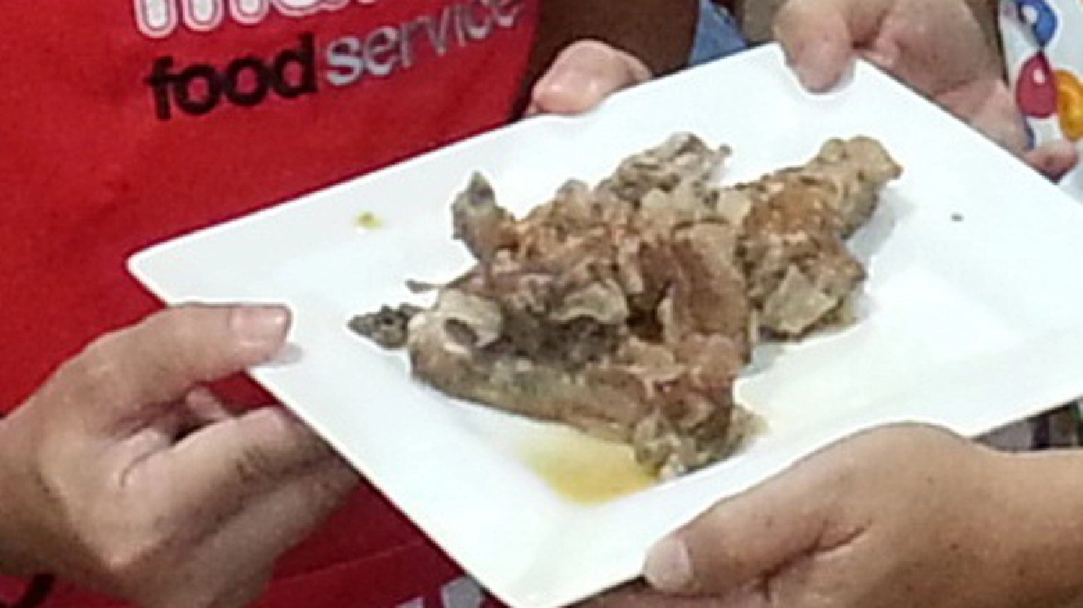 สเต๊กซี่โครงหมูตรามือ