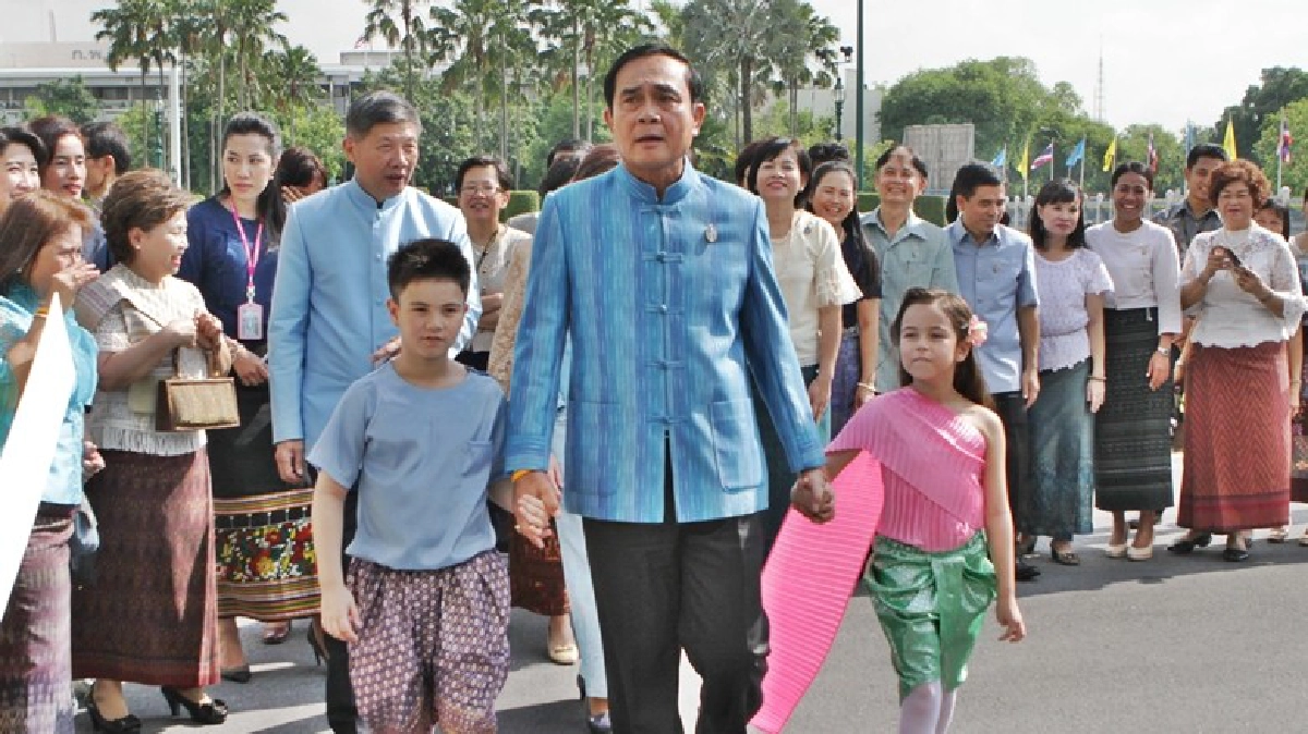 “นายกฯ” ร่วมประชาสัมพันธ์ แต่งชุดไทย