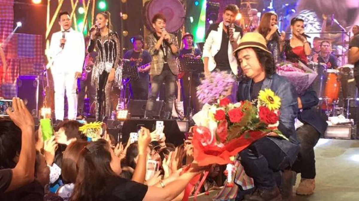 “สลา คุณวุฒิ”คนสร้างเพลงฯคุ้มคอนเสิร์ตห้องแอร์สุดมาราธอน “สลา คุณวุฒิ”คนสร้างเพลงฯคุ้มคอนเสิร์ตห้องแอร์สุดมาราธอน
