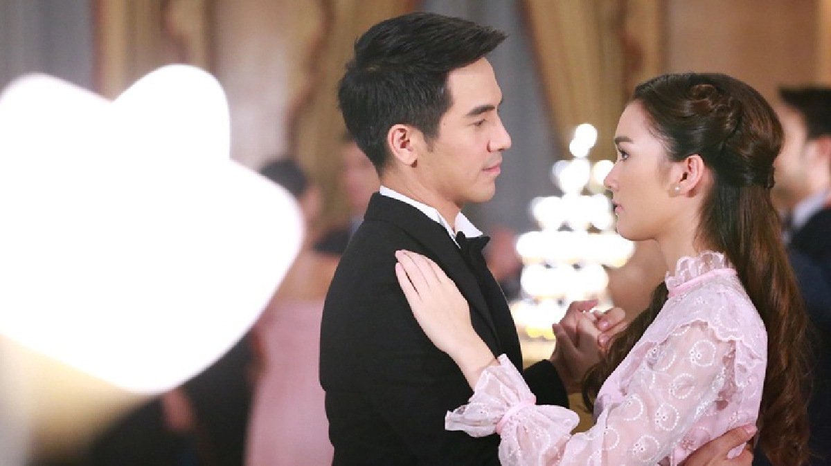 “โป๊ป”สวีท“เดียร์น่า”เต้นรำแนบชิดใน“เลือดรักทระนง” “โป๊ป”สวีท“เดียร์น่า”เต้นรำแนบชิดใน“เลือดรักทระนง”