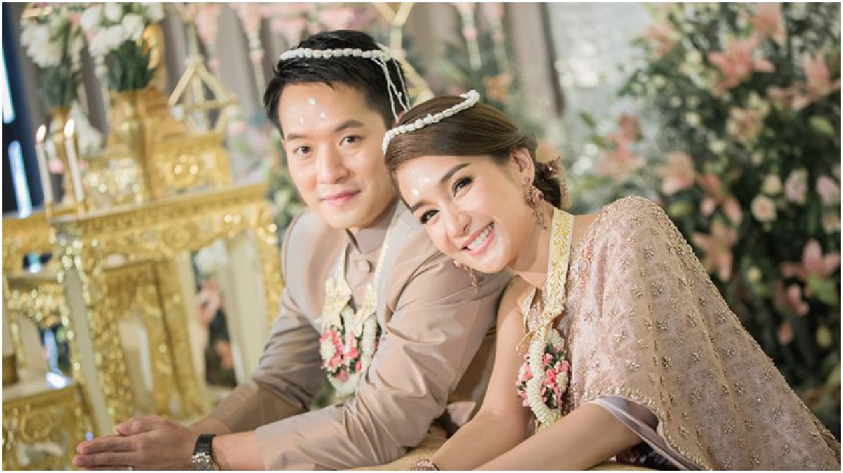 ฤกษ์ดี'อาร์ม'ยกขันหมาก- สู่ขอ 'เนย' ฤกษ์ดี'อาร์ม'ยกขันหมาก- สู่ขอ 'เนย'